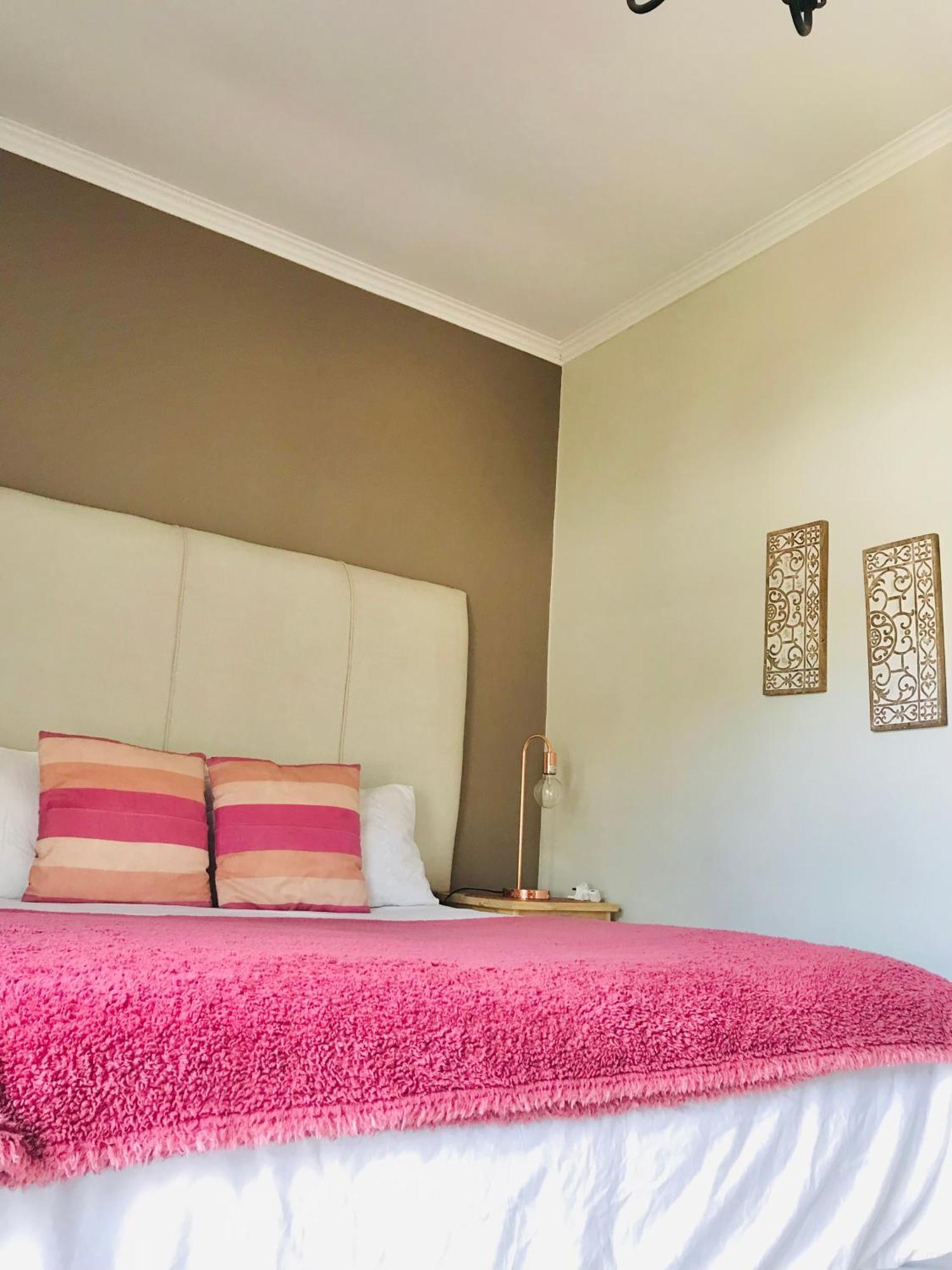 Travel North Guesthouse Τσουμέμπ Δωμάτιο φωτογραφία